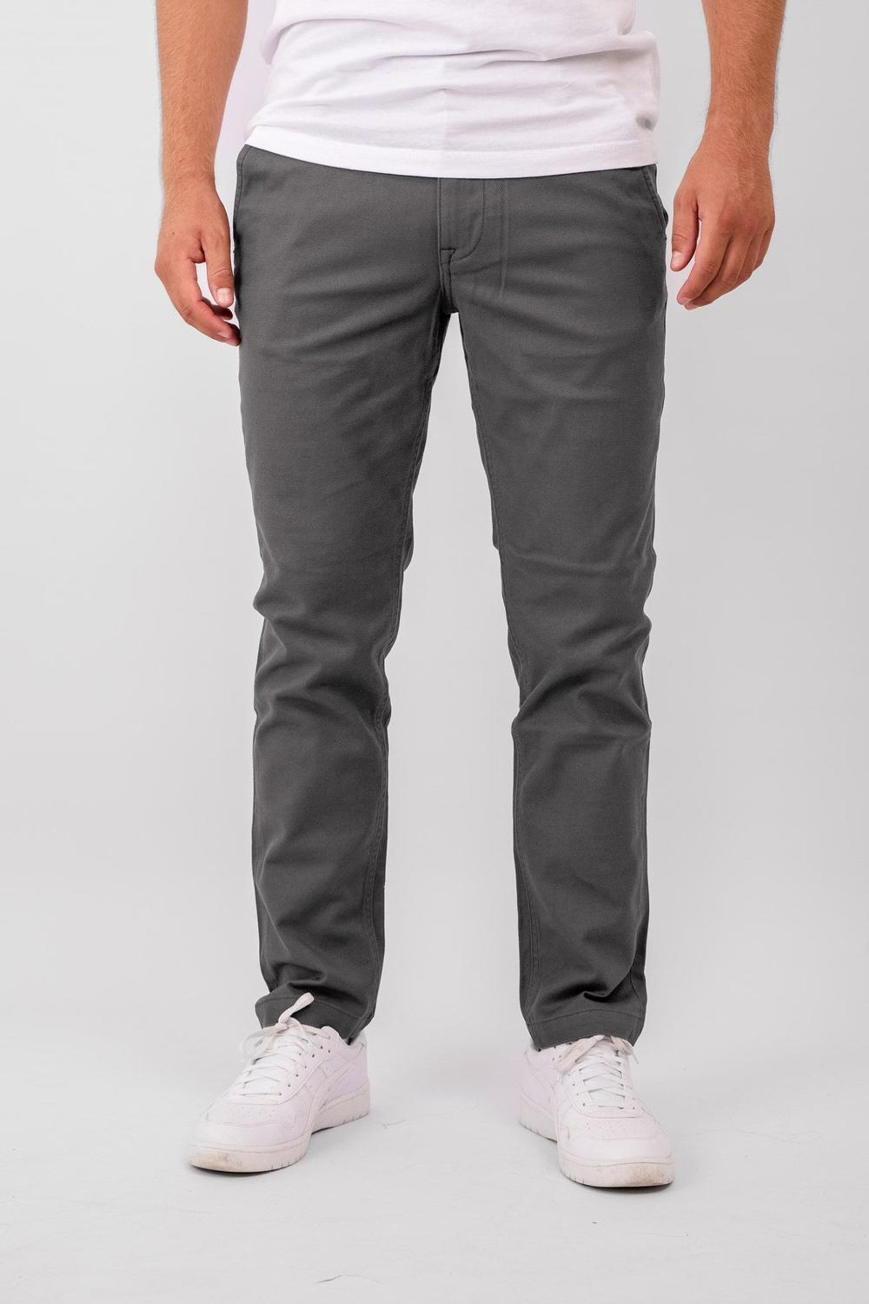 Gris oscuro