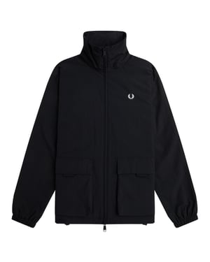 Fred Perry Chaqueta negra con bolsillo de parche y cierre de cremallera