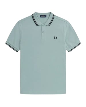 Polo azul claro con cuello con ribetes gemelos en negro de Fred Perry