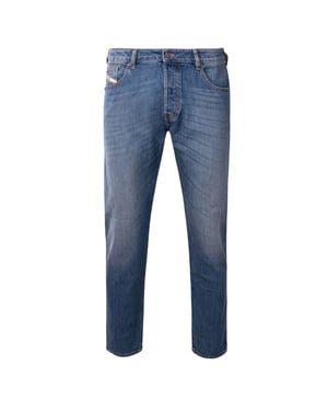 Vaqueros de corte tapered en azul medio D-Yennox de Diesel