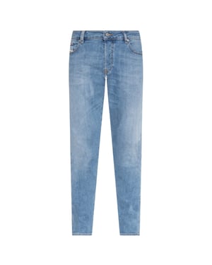 Vaqueros de corte tapered en azul claro D-Yennox de Diesel
