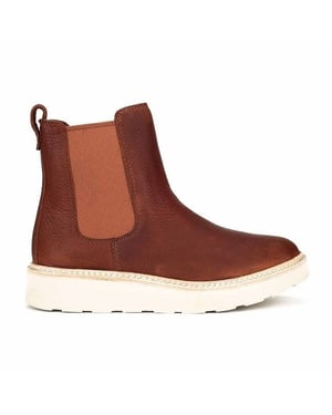 Clarks traza las botas marrones de la mujer cora