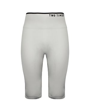 2XU diseñó beige para mujer de alta risura/pantalones cortos negros