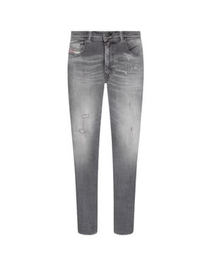Diesel 1979 Sleenker Vaqueros desgastados en denim gris deshilachados
