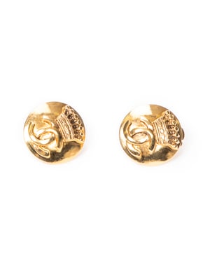 Chanel CC Crown Round Clip On Earrings  en Oro Acero inoxidable sin níquel