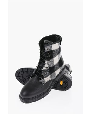 Botas de combate de lana y piel texturizada con cuadros de búfalo en blanco y negro