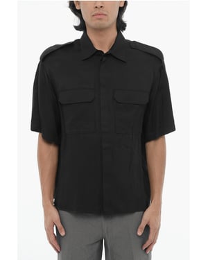 Camisa holgada de manga corta con doble bolsillo en el pecho en color negro