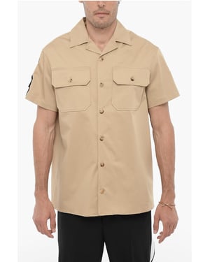 Camisa sahariana de manga corta con doble bolsillo en el pecho en beige