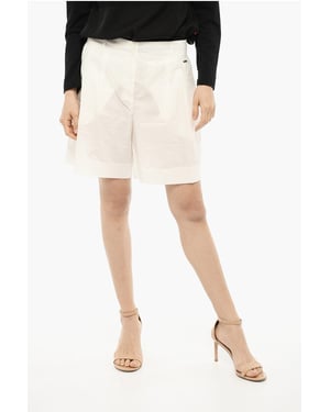 Pantalones cortos con doble pliegue y trabillas para cinturón en blanco