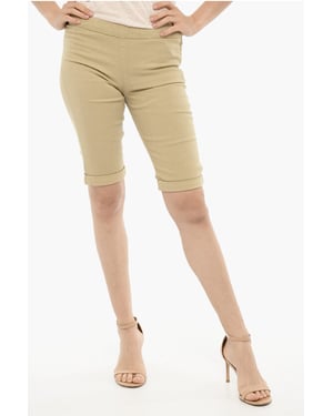 Shorts con dobladillo y cierre dorado en beige
