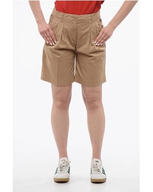 Pantalones cortos de algodón elástico con doble pliegue y trabillas para cinturón en beige