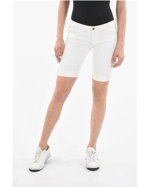 Shorts vaqueros elásticos de cinco bolsillos con botón con el logotipo en blanco