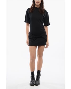 Vestido estilo camiseta con nudo delantero y flecha pequeña en negro
