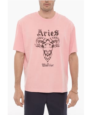 Camiseta de cuello redondo estampada ARIES EL GUERRERO en rosa