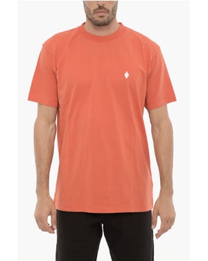 Camiseta de cuello redondo con bordado de cruz en color naranja