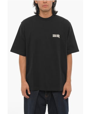Camiseta negra con cuello redondo y estampado de DISCO GOD