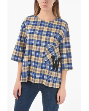 Camiseta oversize a cuadros con parche de monograma maxi en multicolor