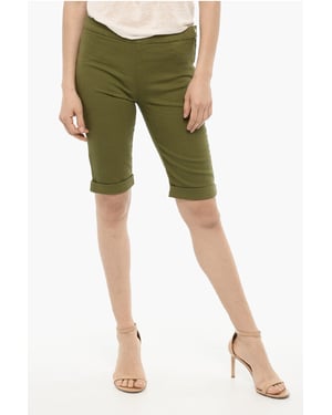 Shorts con dobladillo y cierre dorado en verde