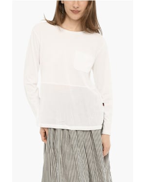 Camiseta de cuello redondo con bolsillo en el pecho y abertura lateral en color blanco