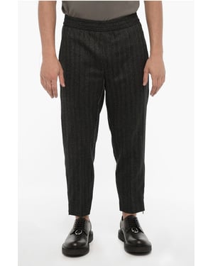 Pantalones casuales ajustados de lana virgen en gris