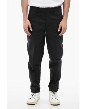 Pantalones negros de mezcla de algodón con dobladillo metálico y tiro regular