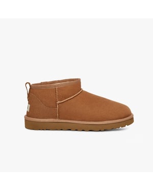 Botas Ugg Classic Ultra Mini para hombres en color castaño