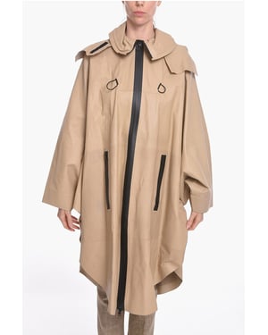 Impermeable de cuero con mangas de murciélago en beige