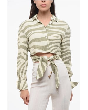 Camisa corta con estampado animal y detalle de nudo en beige y verde