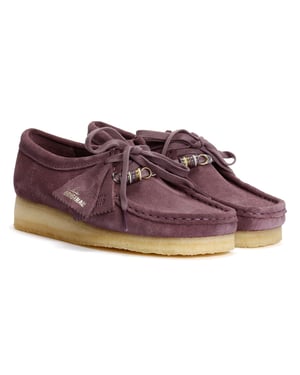 Zapatos de ante para mujer Clarks Originals Wallabee en ciruela