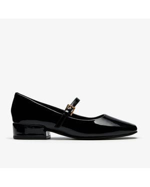 Zapatos Seren30 de charol negro con hebilla