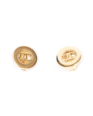 Chanel CC Round Clip On Earrings  en Oro Acero inoxidable sin níquel