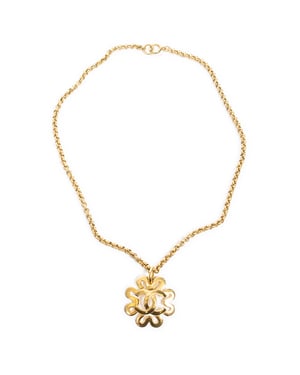 Chanel Large CC Logo Clover Pendant Necklace  en Oro Acero inoxidable sin níquel