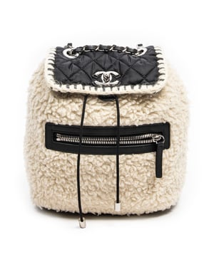 Chanel Coco Neige Flap Backpack  en Marfil/Negro Lienzo