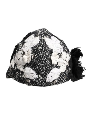Sombrero cloche de lana negra embellecido con flores blancas