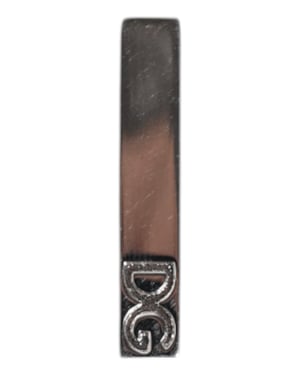 Clip de Corbata de Bronce con Logo en Tono Plateado