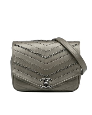 Bolso Crossbody Chanel 19 de Cuero Gris