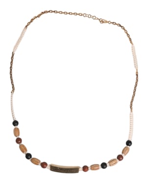 Collar de madera con cuentas y cadena de metal