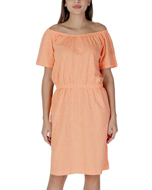 Vestido mini de hombros al descubierto con mangas cortas