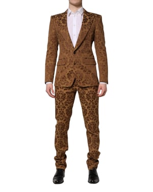 Traje con Patrón Damasco