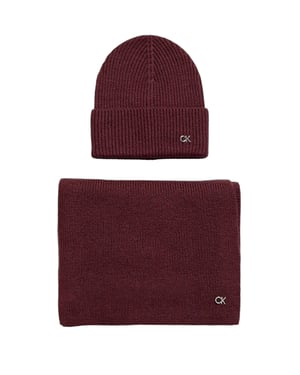 Conjunto de gorro y bufanda de punto acanalado burdeos