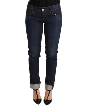 Jeans ajustados con dobladillo vuelto