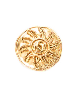 Chanel CC Round Sun Brooch Pin  en  oro Acero inoxidable sin níquel