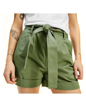 Pantalones cortos de mujer Tommy Jeans con cinturón con insignia