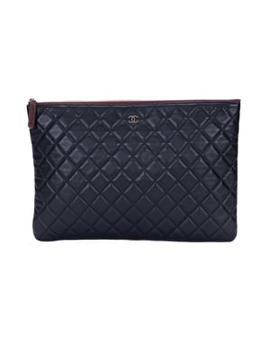 Chanel Large O Case Clutch Large en  negro Cuero de becerro