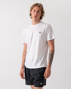 Camiseta Blanca con Detalle de Logo de Playa