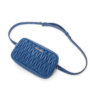 Miu Miu Small Belt Bag  en  azul Cuero de ternero