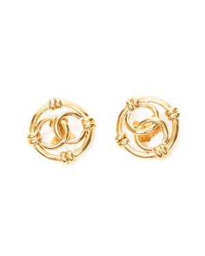 Chanel CC Round Clip On Earrings  en  oro Acero inoxidable sin níquel