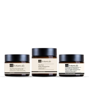 Dr. Botanicals Set que incluye exfoliante facial de árbol de té, crema hidratante antiedad de día y de noche y crema hidratante corporal.