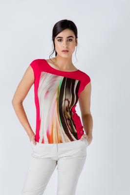 Top de manga casquillo con estampado rojo