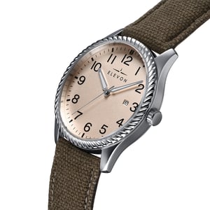 Reloj Elevon Crosswind con correa de cuero superpuesta en lona y fecha